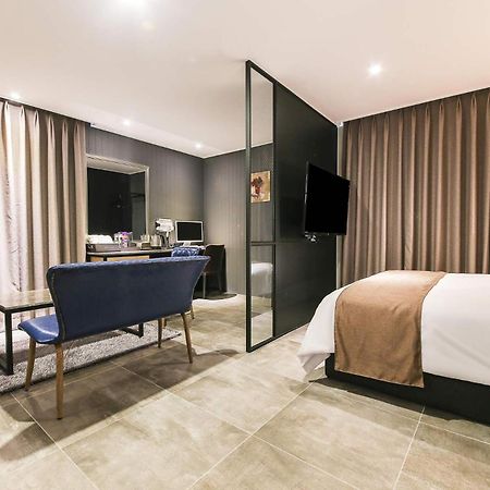 Docking Hotel Gimpo Kamer foto