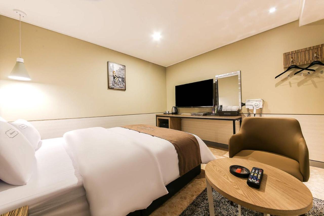Docking Hotel Gimpo Buitenkant foto