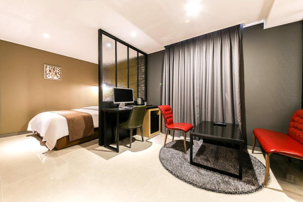 Docking Hotel Gimpo Buitenkant foto