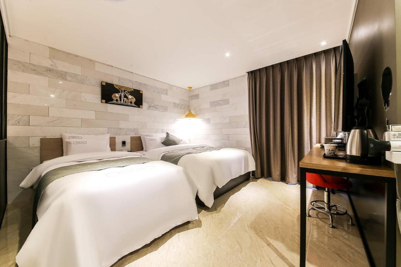 Docking Hotel Gimpo Buitenkant foto