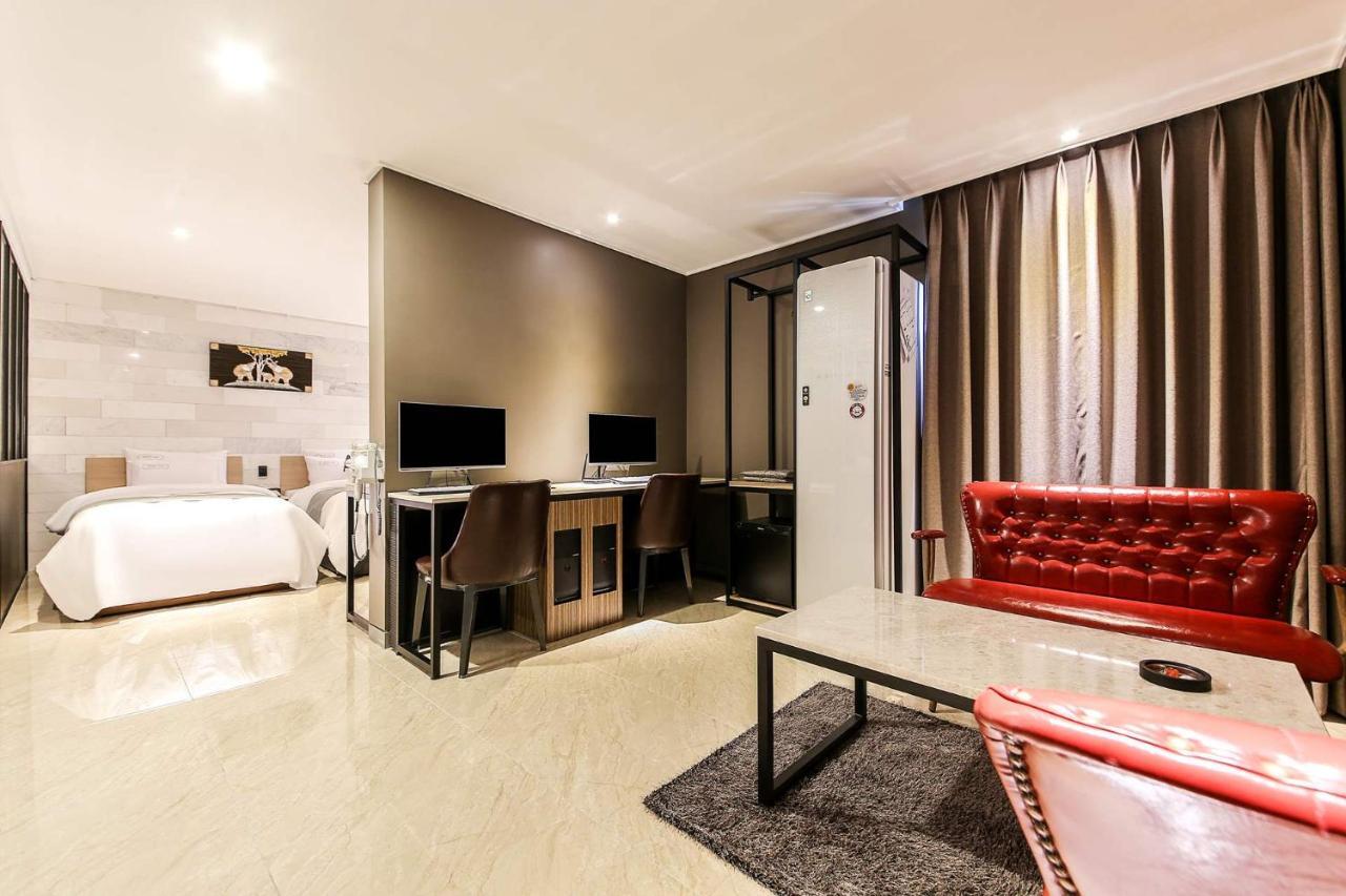 Docking Hotel Gimpo Buitenkant foto